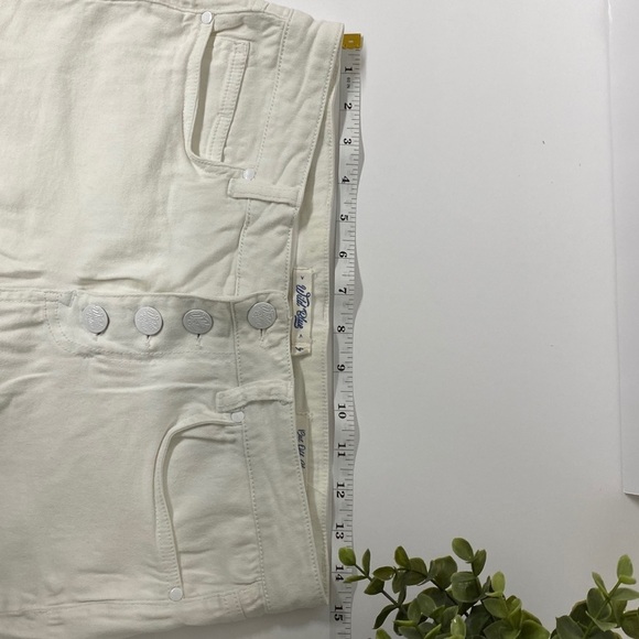 Wild Blue White Jean Denim Shorts, size 9 size medium - Picture 8 of 9